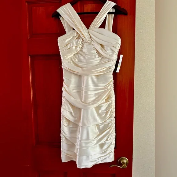 Carmen Marc Valvo Dresses | Carmen Marc Valvo Elegant Silk Cream Strapless Dress | Color: Cream/White | Size: 4 | Tcsquared00'S Closet